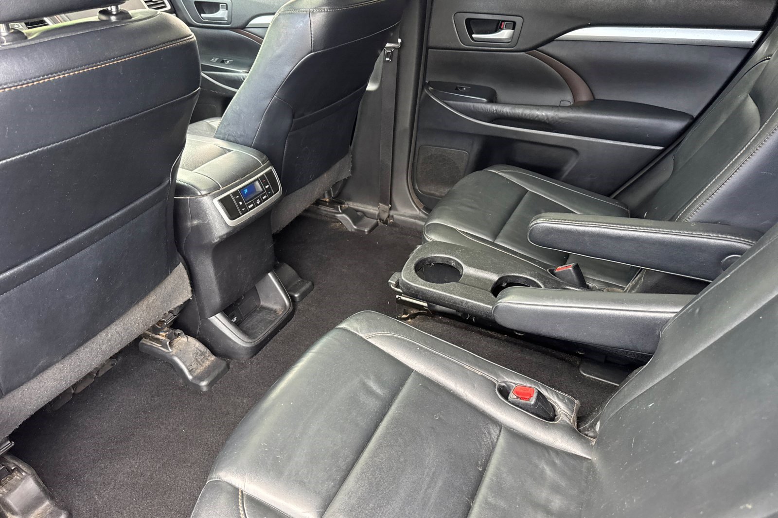 Used 2016 Toyota Highlander XLE AWD/4WD image 25