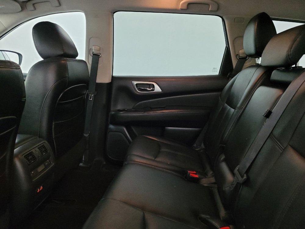 Used 2019 Nissan Pathfinder SV image 18
