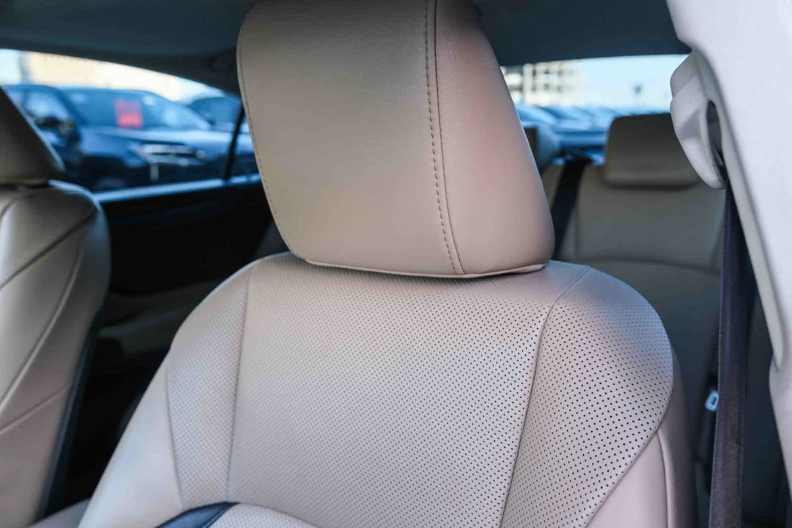 Used 2020 Lexus ES 300h w/ Premium Package FWD image 22