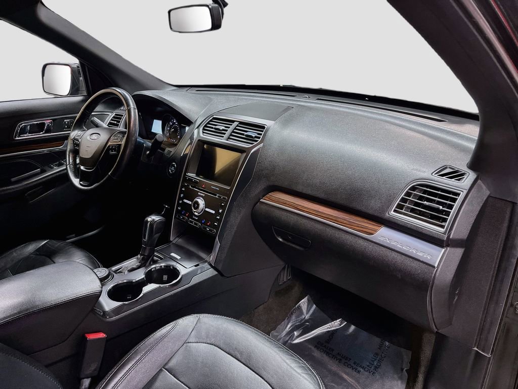 Used 2018 Ford Explorer Limited image 31
