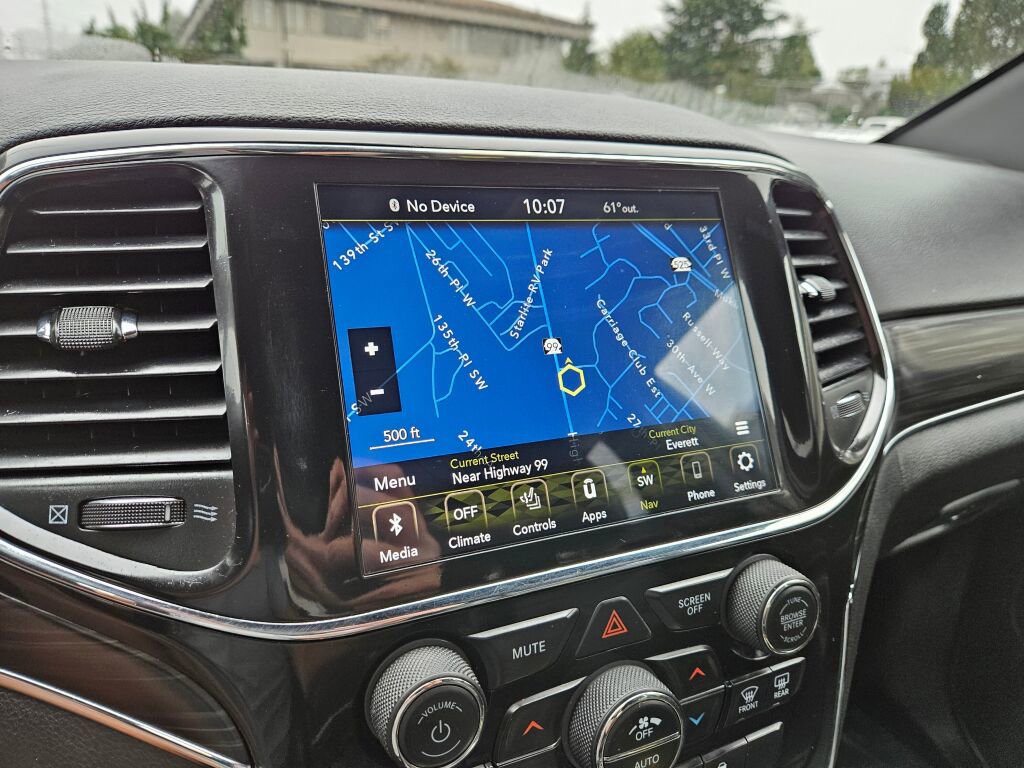 Used 2021 Jeep Grand Cherokee Limited w/ Luxury Group II image 3