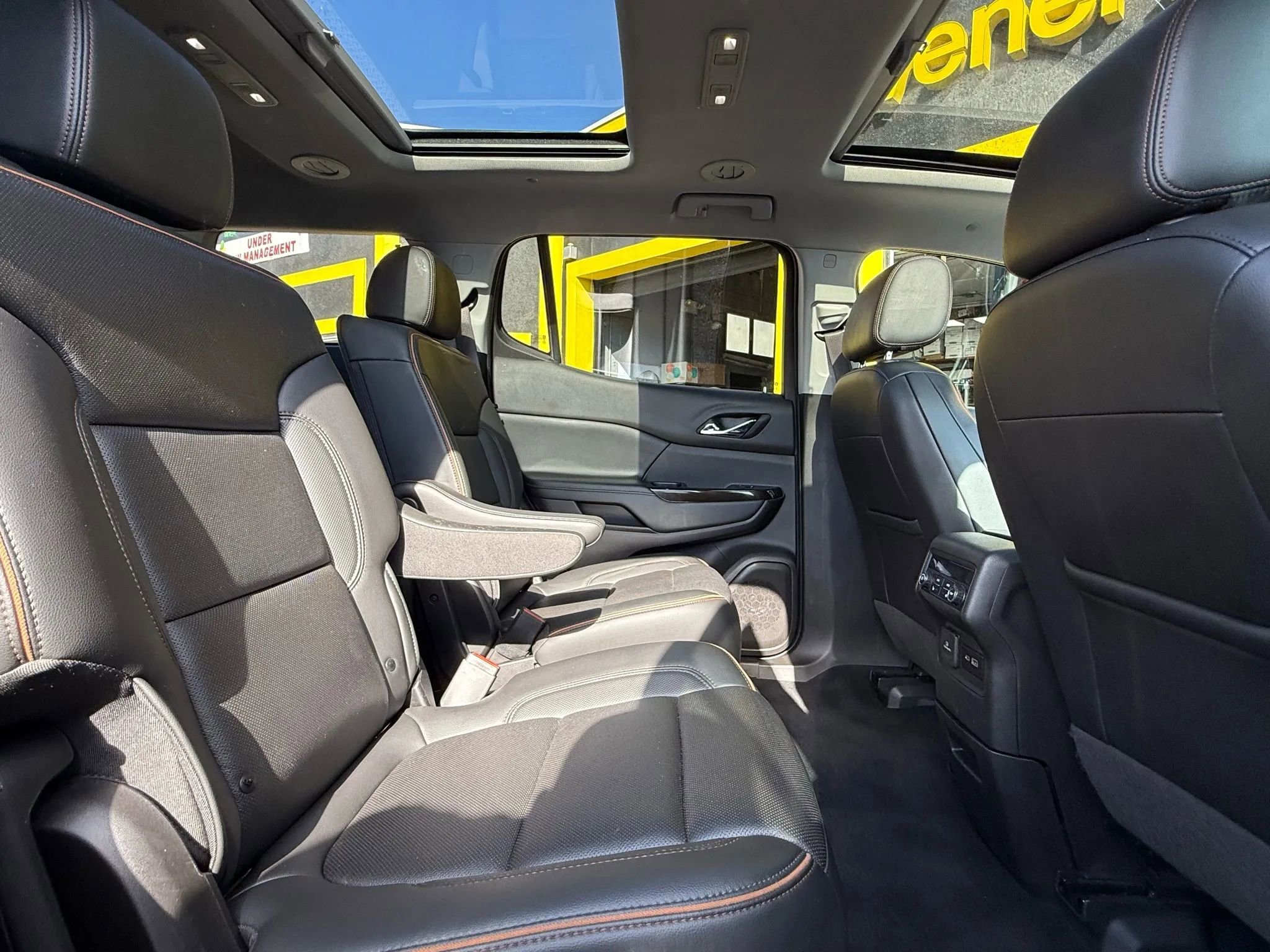 Used 2022 GMC Acadia AT4 w/ Technology Package image 24