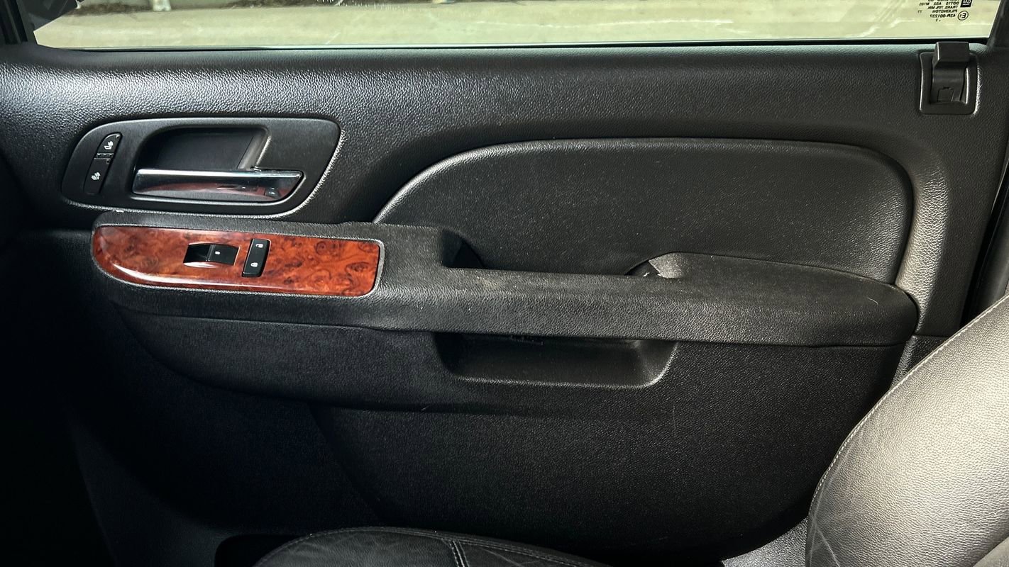 Used 2013 Chevrolet Suburban LT image 26