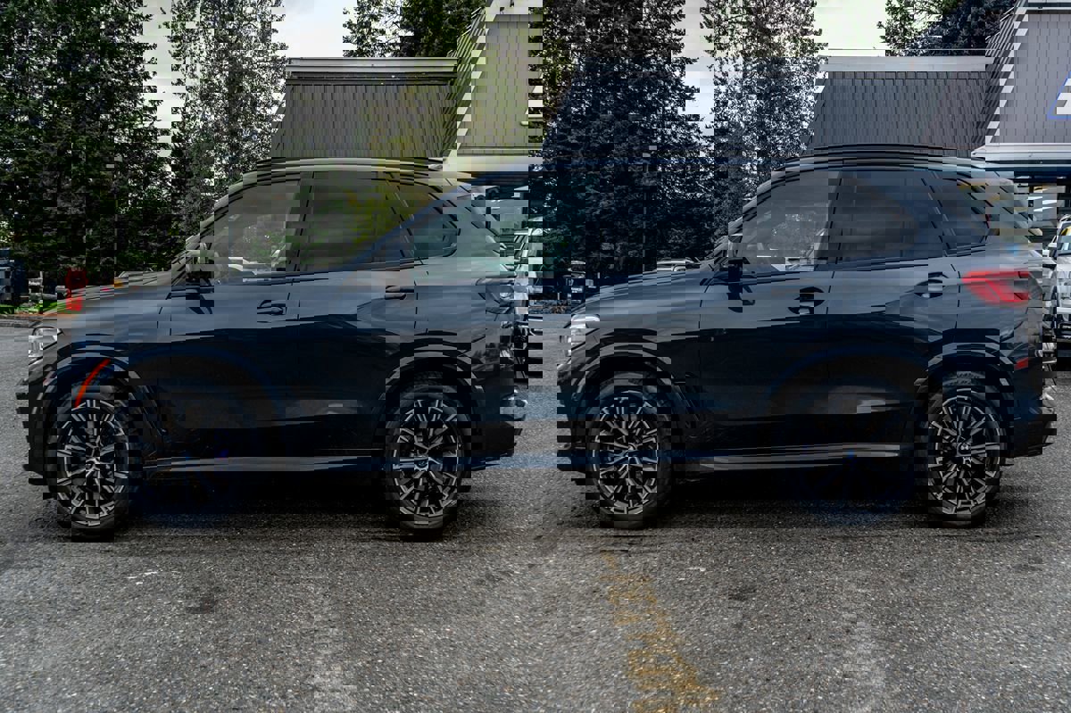 Used 2020 BMW X5 M50i w/ Executive Package image 15