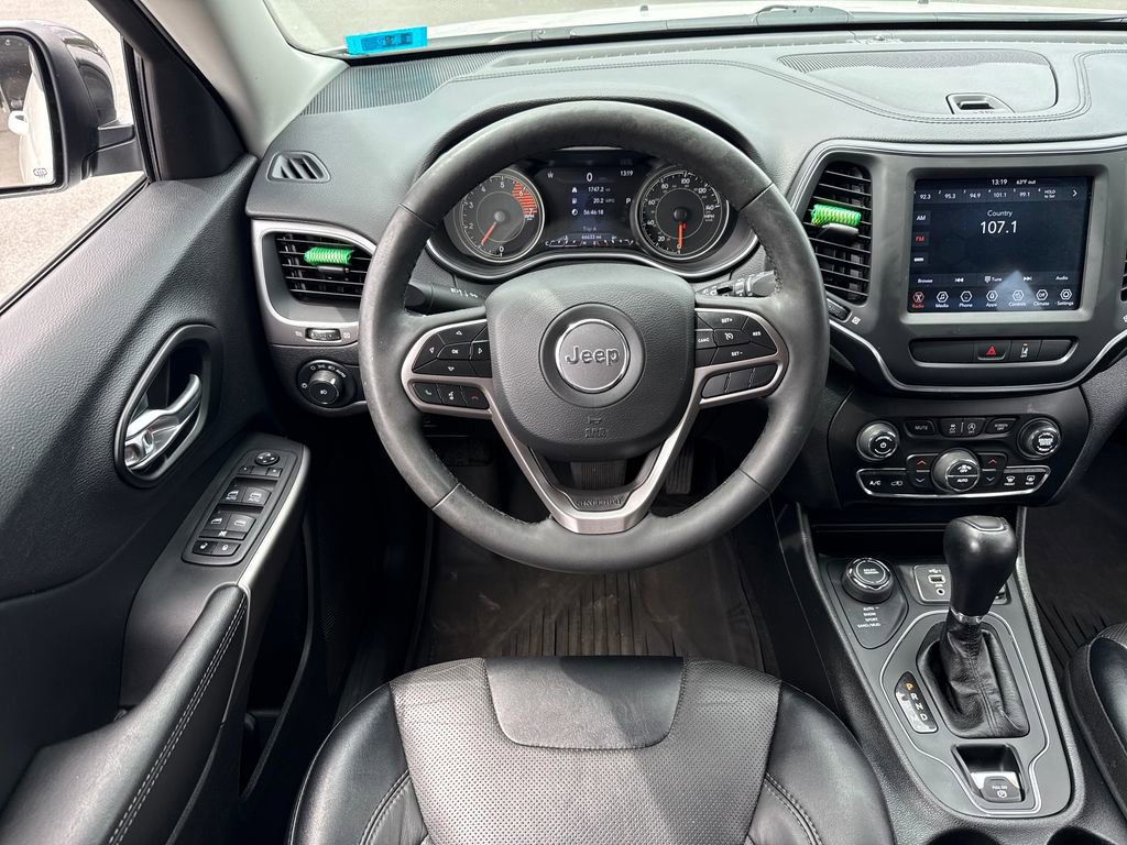 Used 2022 Jeep Cherokee Latitude Lux w/ Mopar Interior Package AWD/4WD image 17