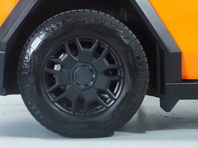Used 2024 Tesla Cybertruck AWD Crew Cab image 63
