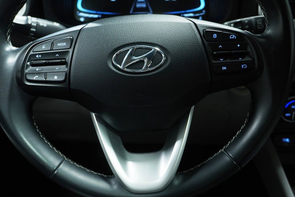 Used 2024 Hyundai Venue SEL image 17