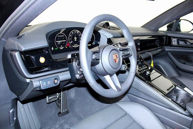 New 2026 Porsche Panamera 4 image 4