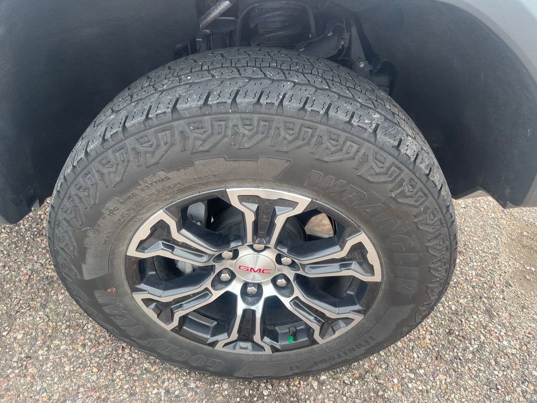 Used 2024 GMC Canyon AT4 w/ Technology Package image 20