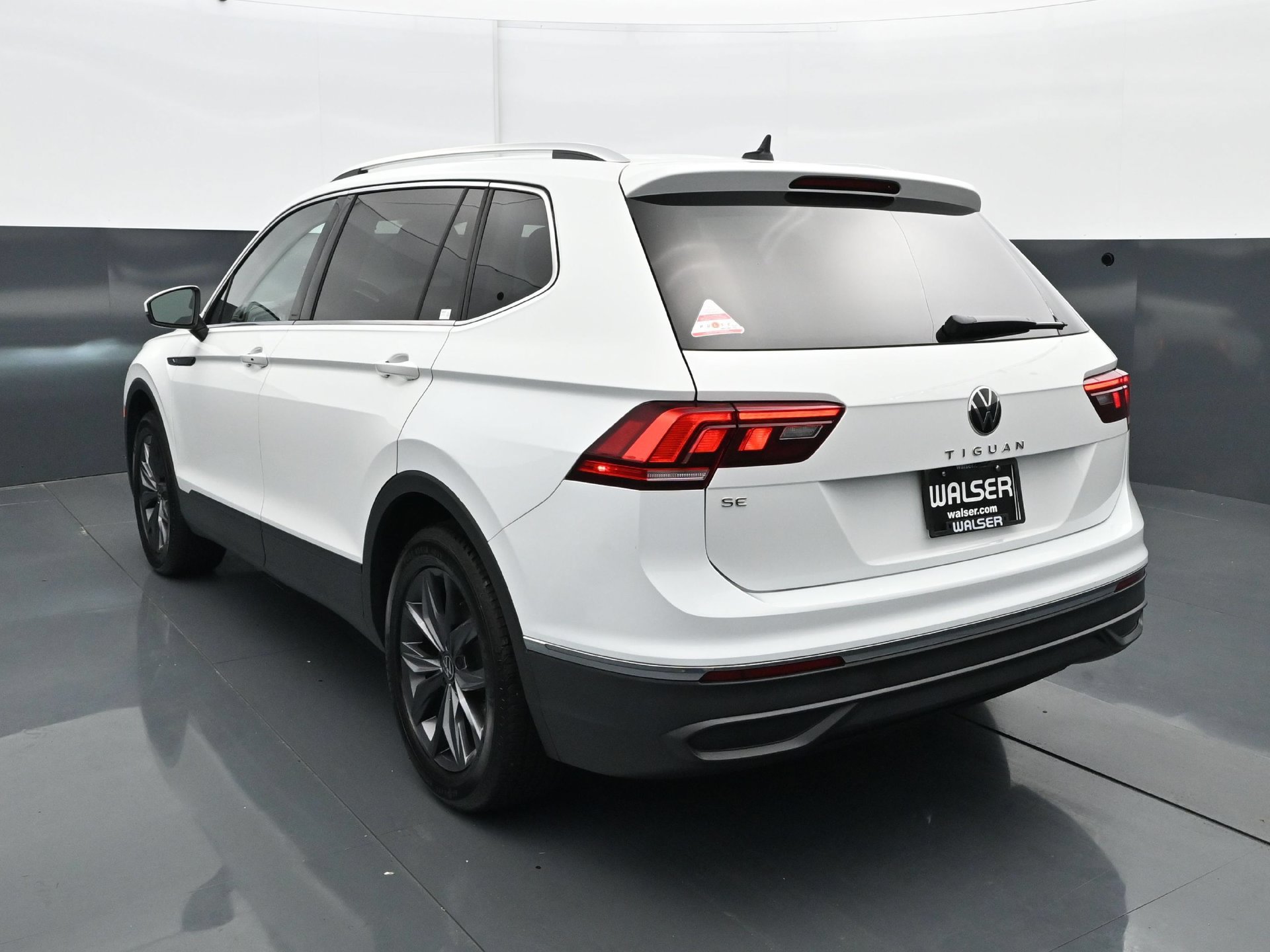 Used 2022 Volkswagen Tiguan SE FWD image 5
