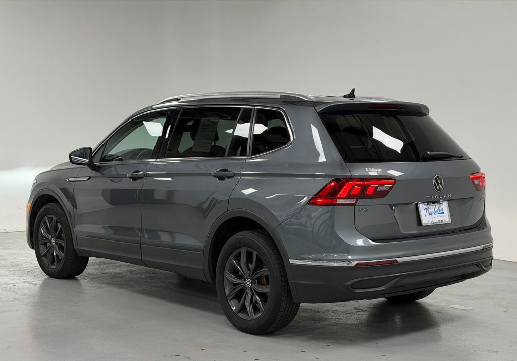 Used 2022 Volkswagen Tiguan SE w/ Panoramic Sunroof Package image 3