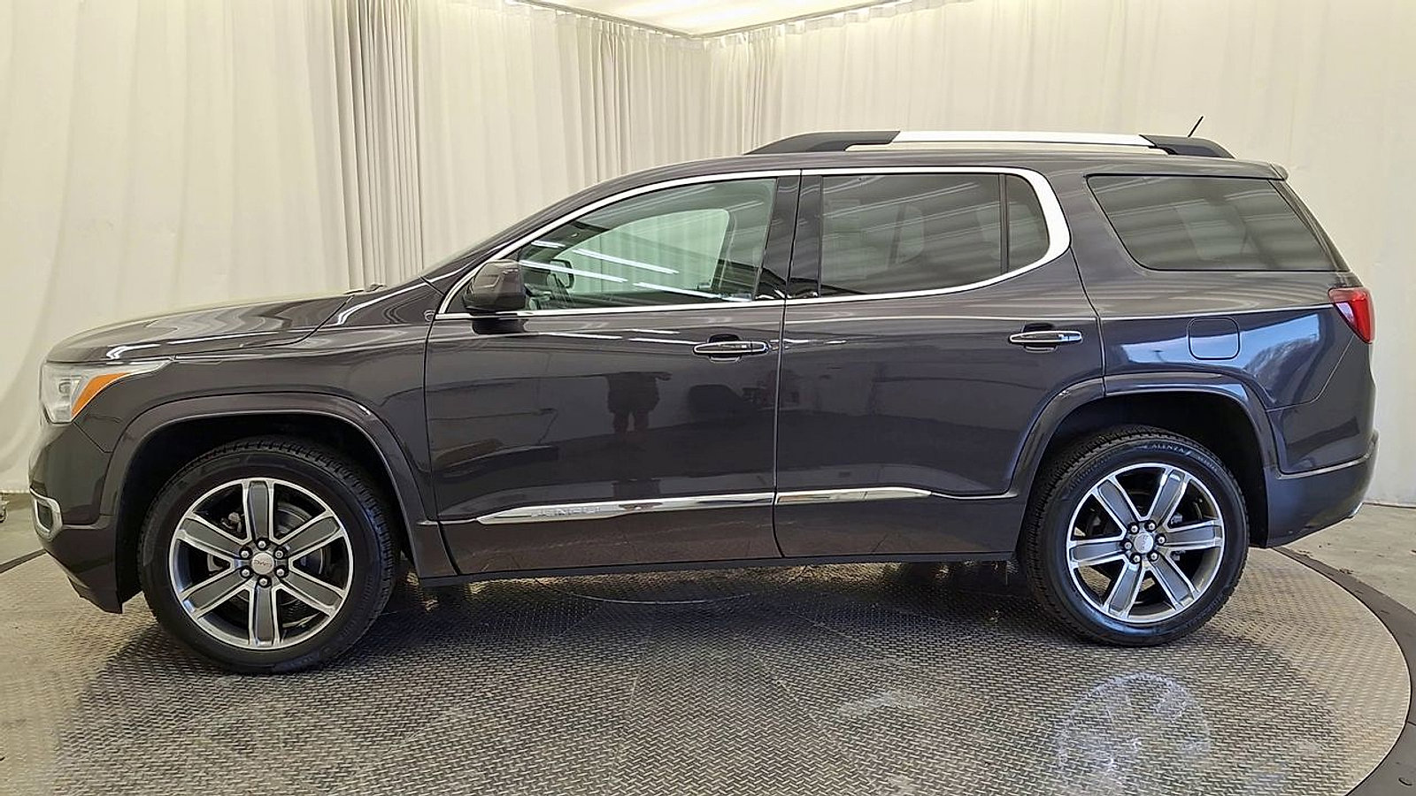 Used 2017 GMC Acadia Denali w/ Technology Package image 8