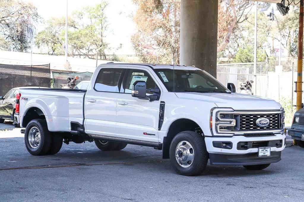 New 2026 Ford F350 Platinum AWD/4WD image 3