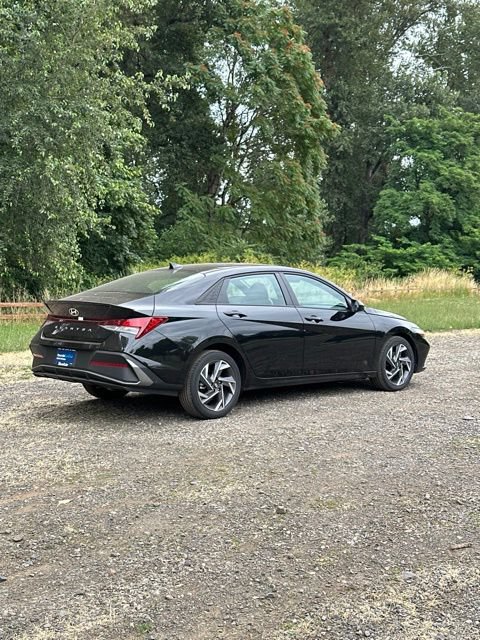 Certified 2025 Hyundai Elantra Sport FWD image 5