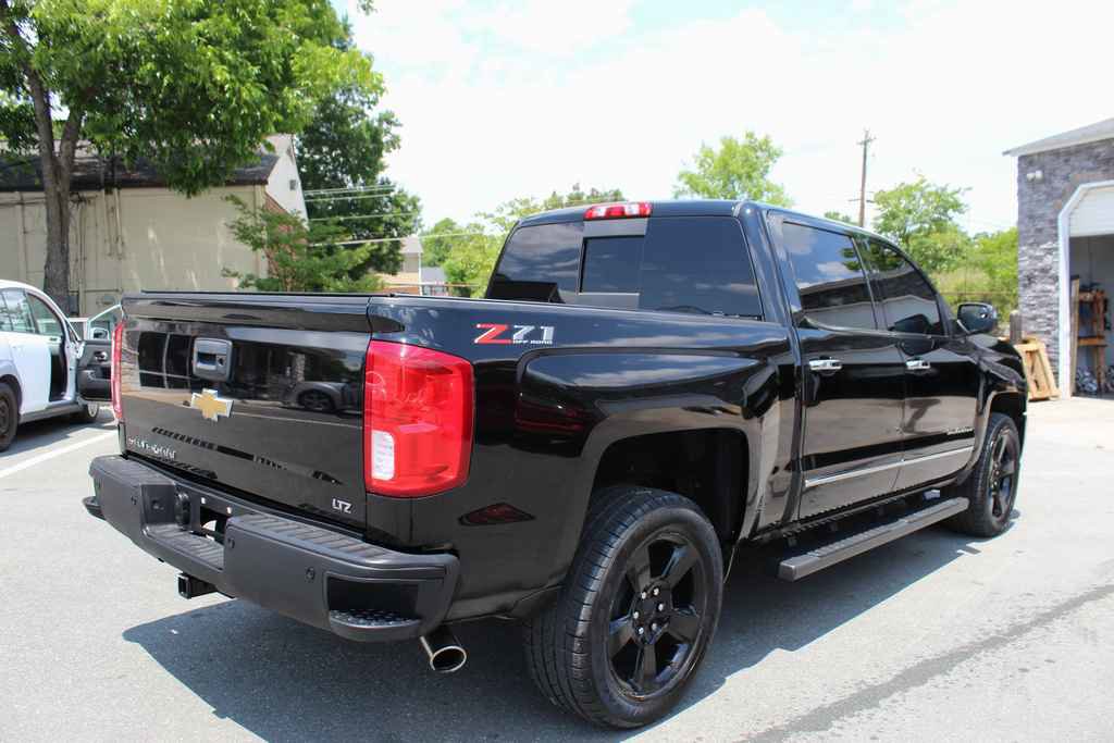 Used 2018 Chevrolet Silverado 1500 LTZ Z71 w/ LTZ Plus Package AWD/4WD image 5