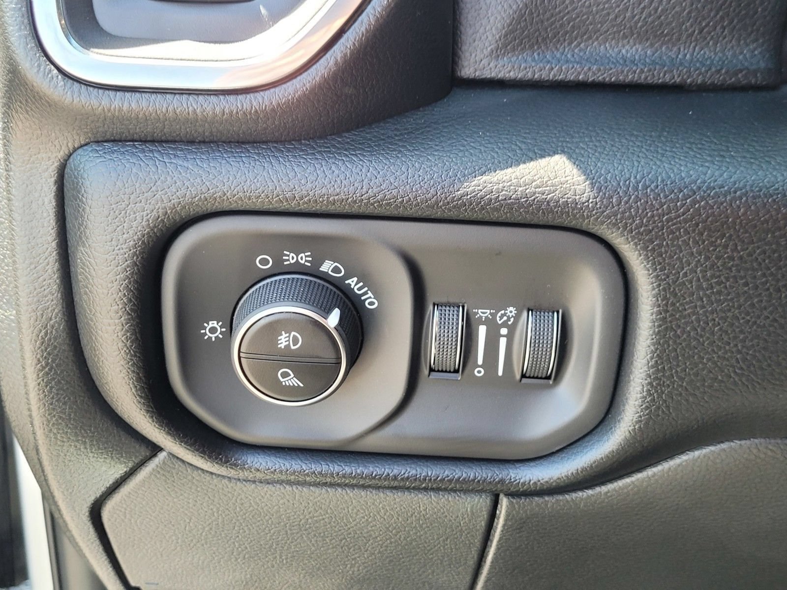 New 2026 RAM 2500 Laramie AWD/4WD image 27