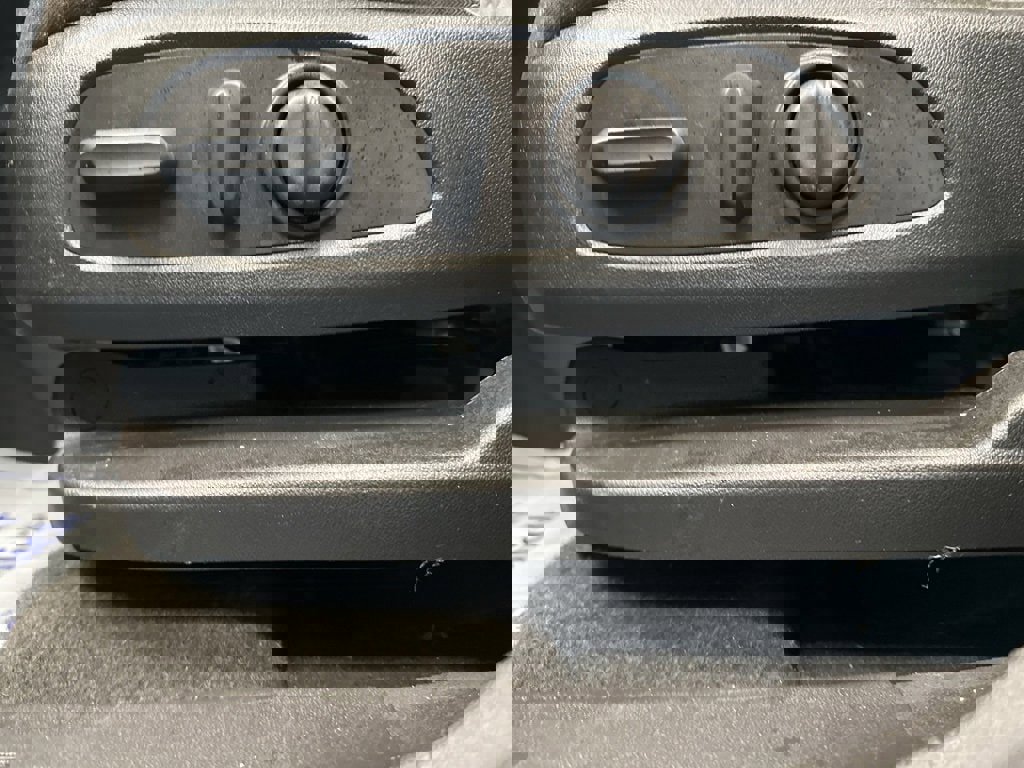 Used 2023 Chevrolet Equinox LS w/ LS Convenience Package image 24