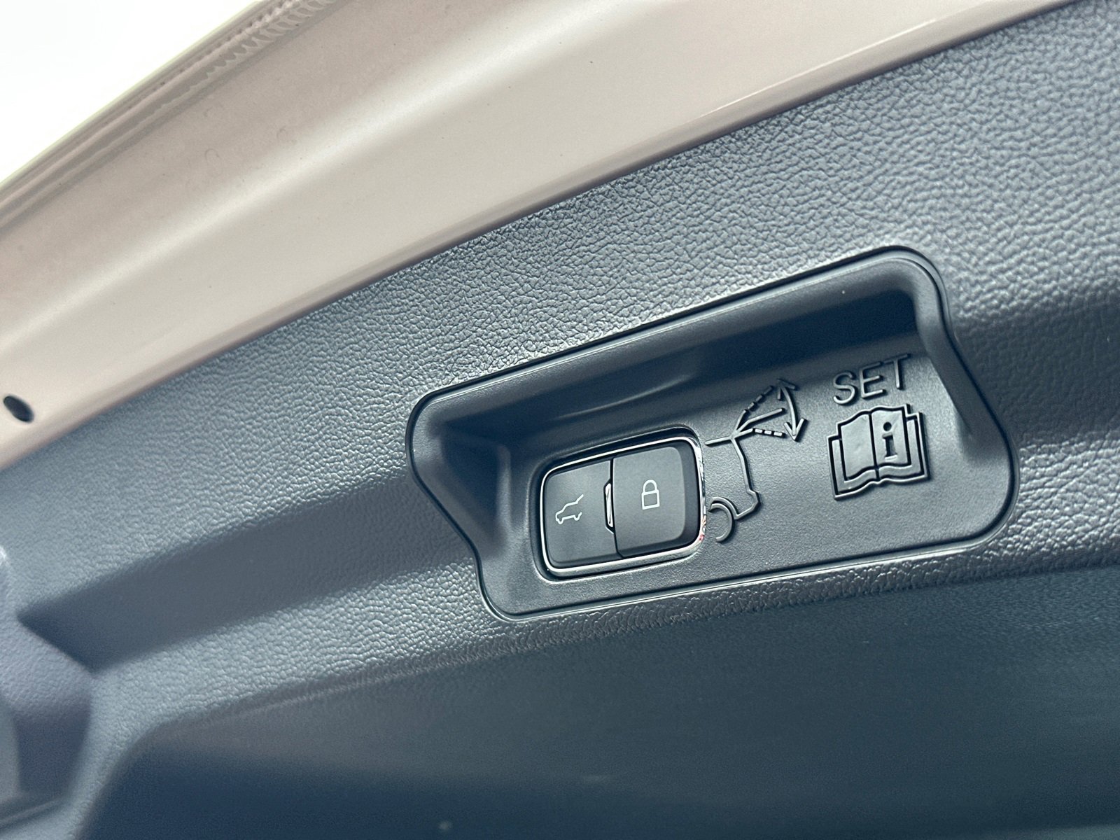 Used 2023 Ford Explorer ST w/ Equipment Group 401A image 9