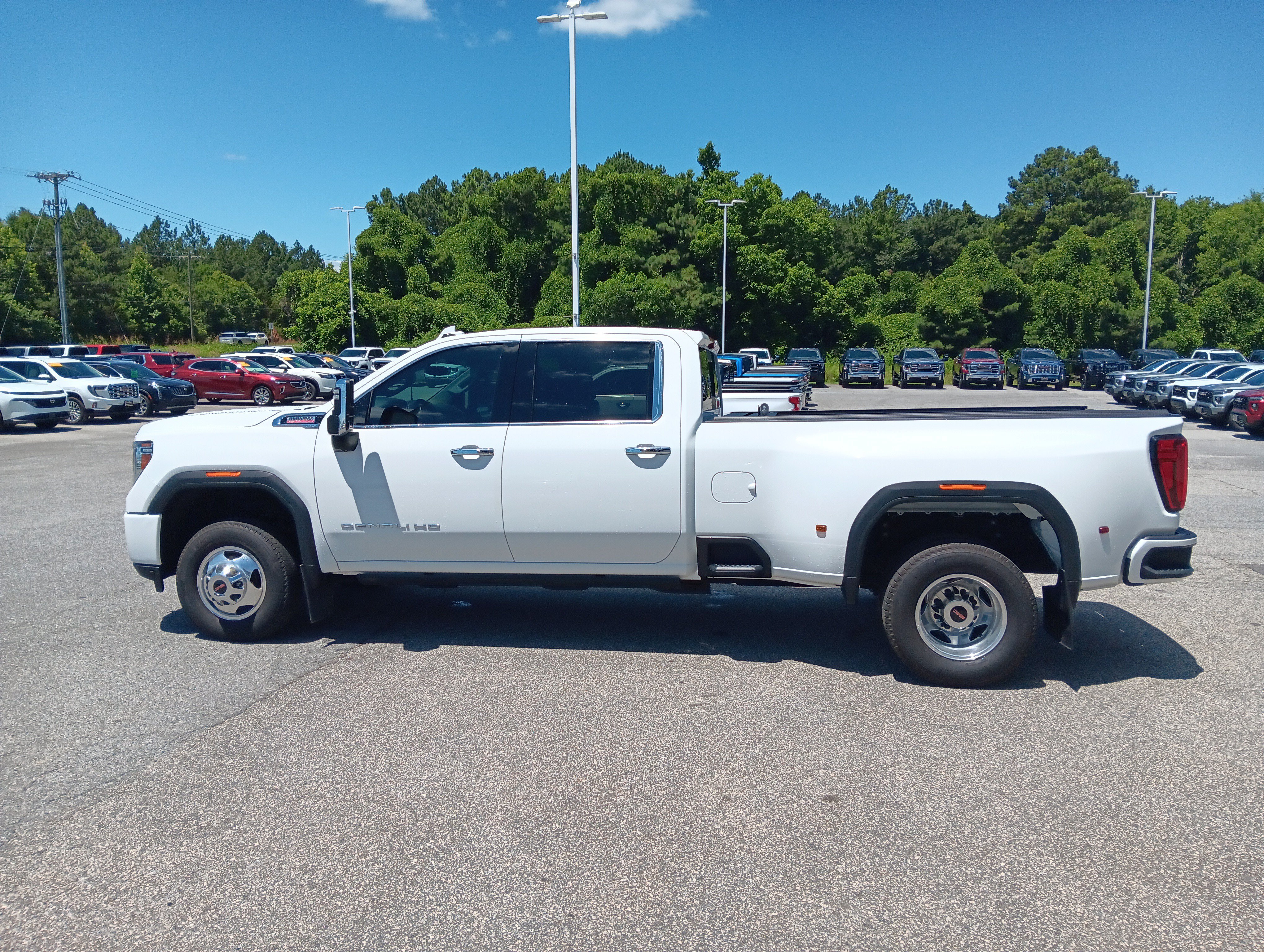 Used 2023 GMC Sierra 3500 Denali w/ Denali Ultimate Package AWD/4WD image 2