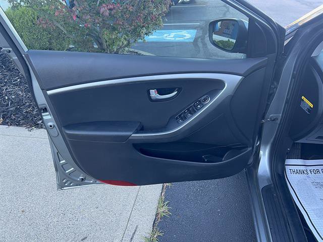 Used 2017 Hyundai Elantra GT FWD image 9