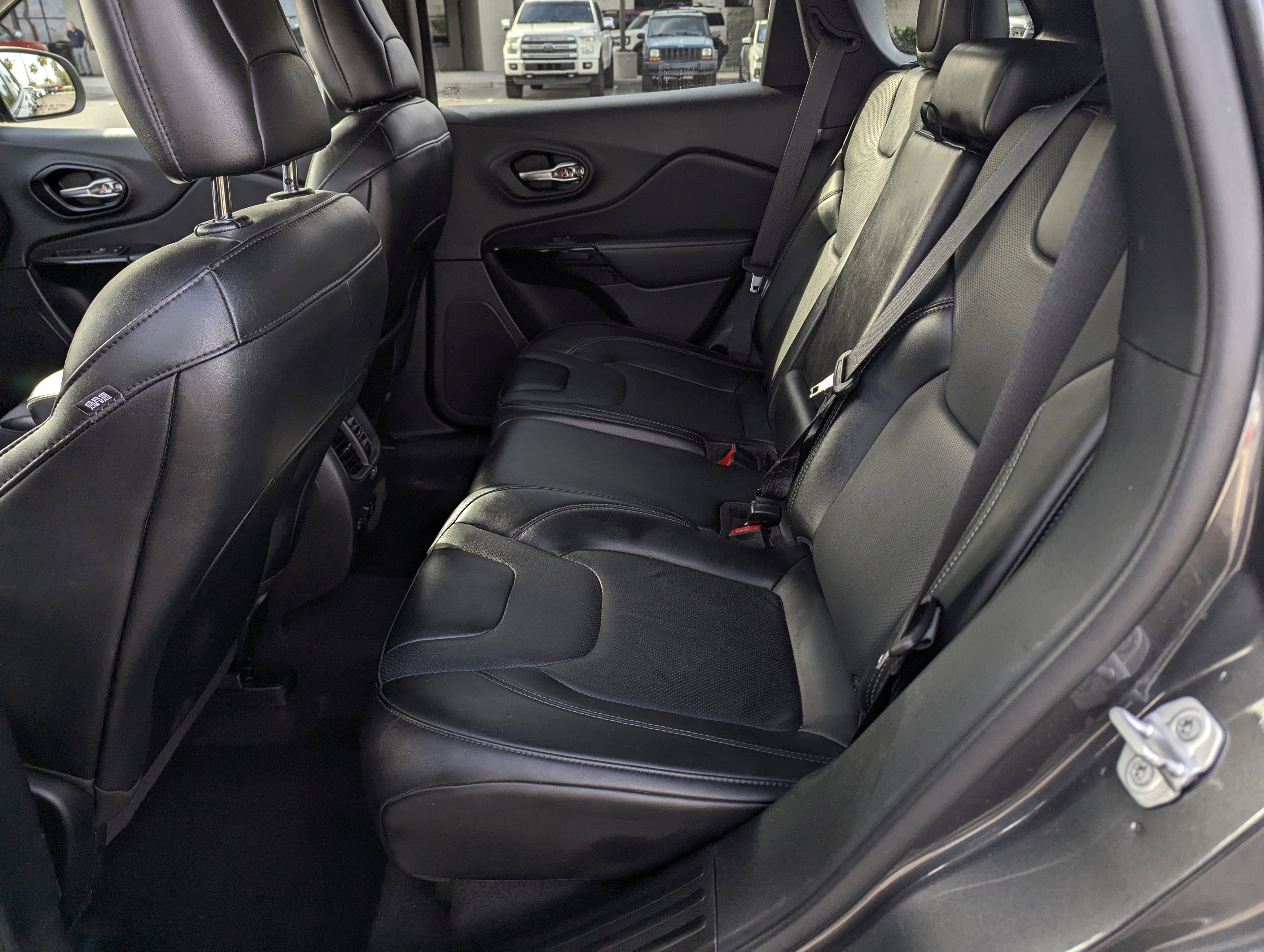 Used 2023 Jeep Cherokee Altitude Lux image 8