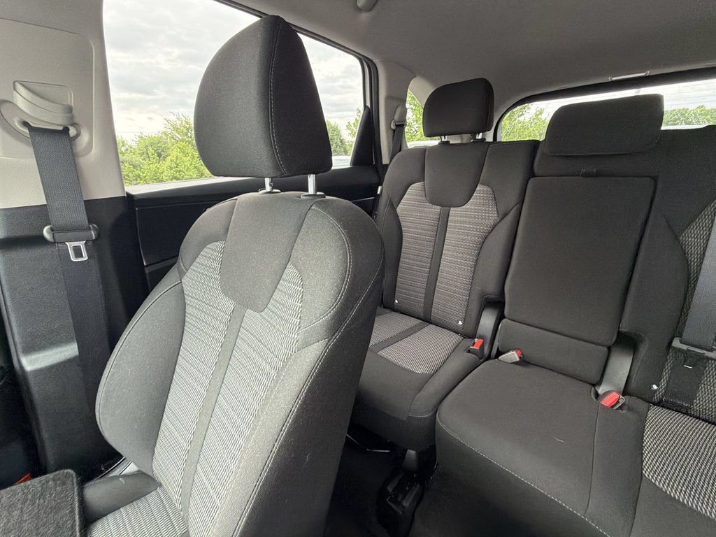 Used 2024 Kia Sorento LX FWD image 12