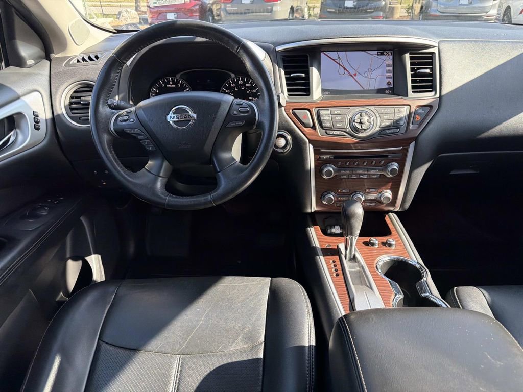 Used 2017 Nissan Pathfinder Platinum image 18