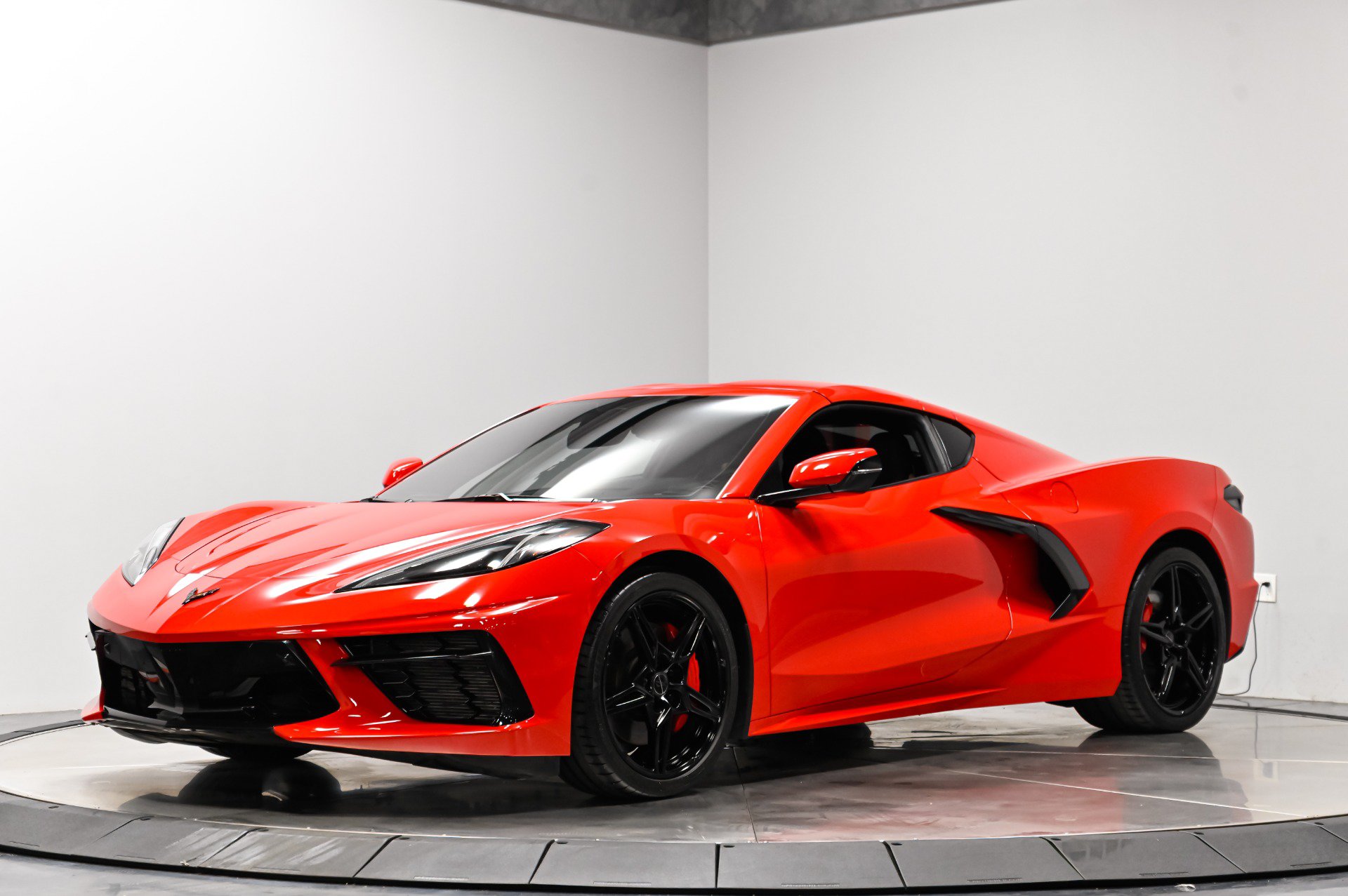 Used 2022 Chevrolet Corvette Stingray Preferred Cpe w/ Z51 Performance Package RWD image 3