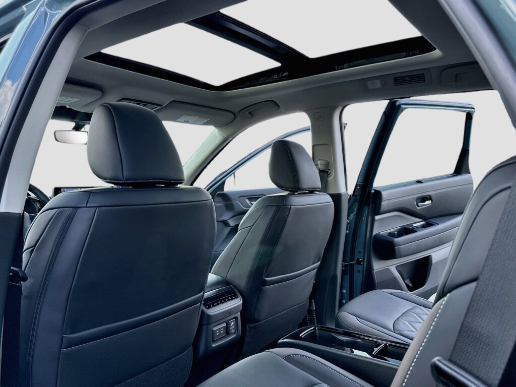 New 2026 Nissan Pathfinder Platinum AWD/4WD image 7