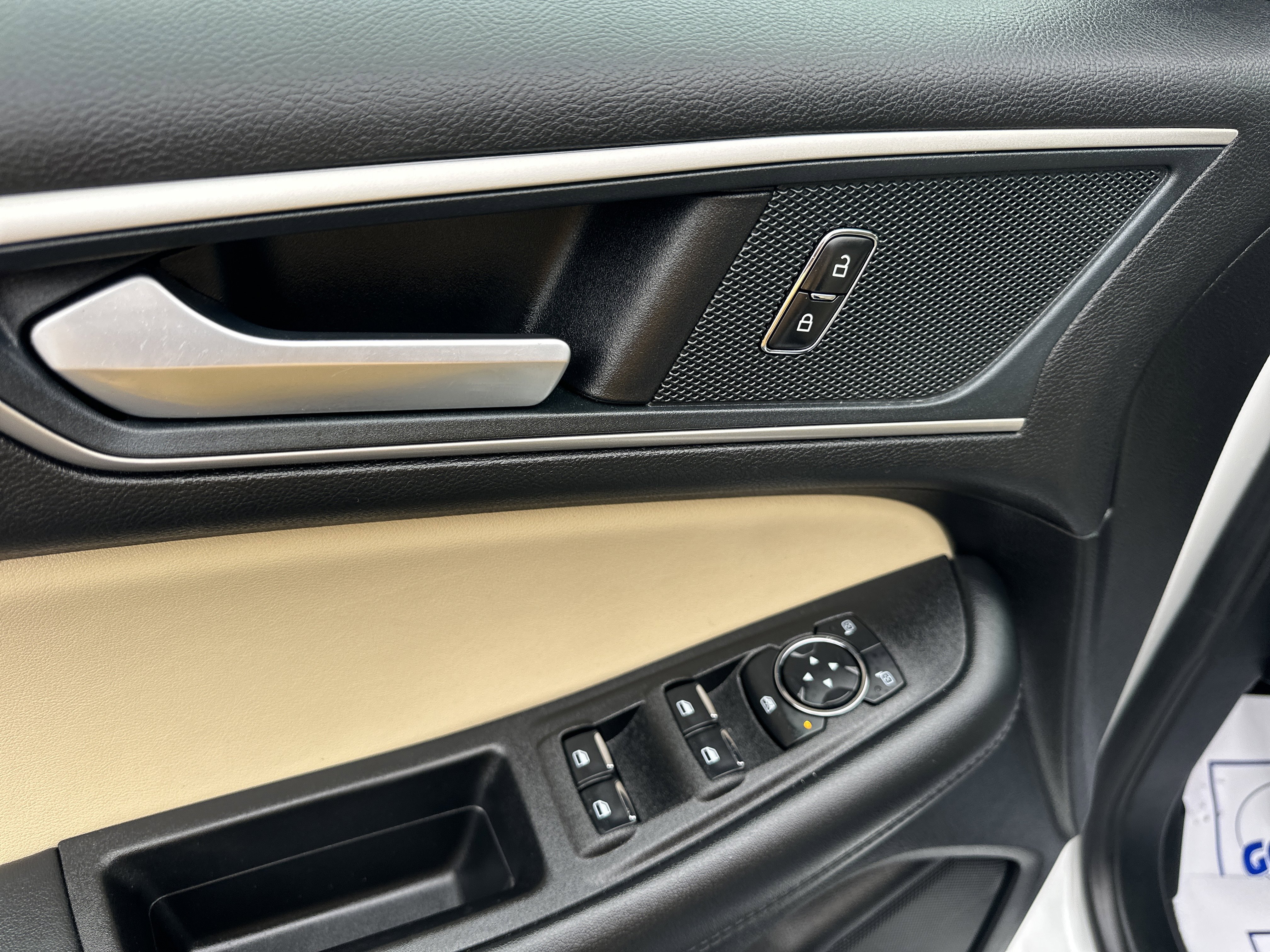 Used 2024 Ford Edge SEL w/ Convenience Package image 9