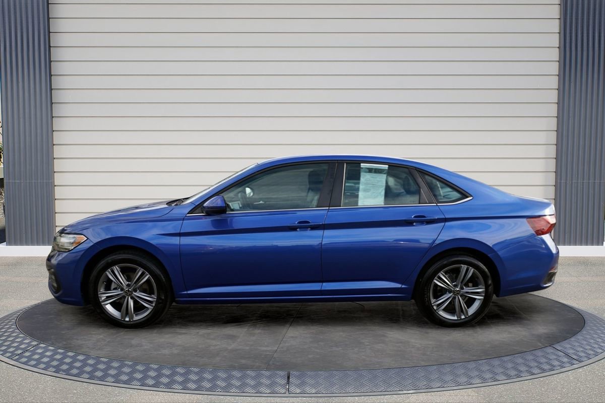 Used 2024 Volkswagen Jetta SE image 4