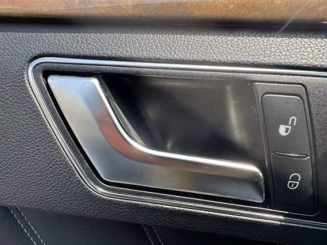 Used 2014 Mercedes-Benz E 550 4MATIC Sedan image 9