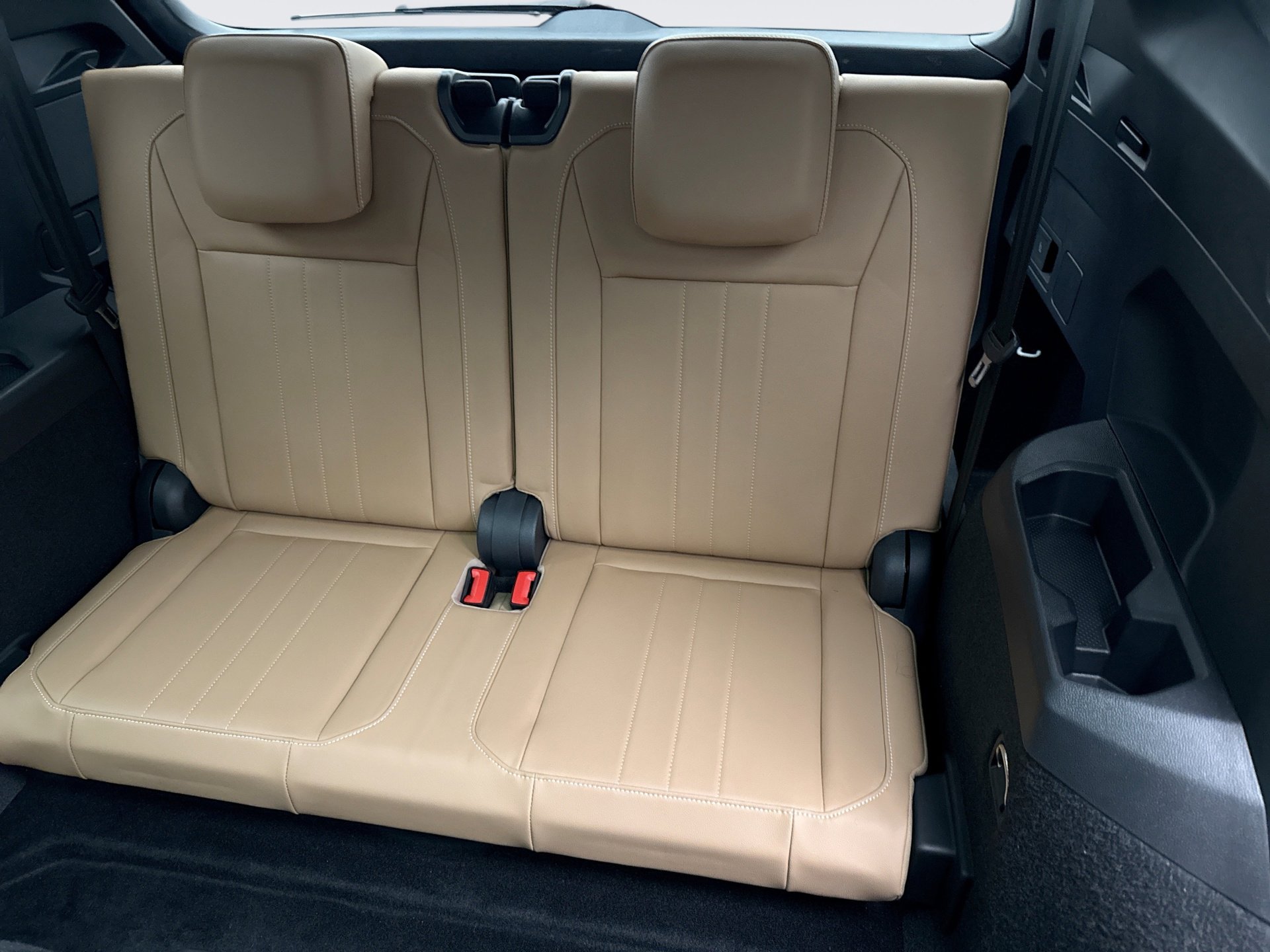 Used 2024 Volkswagen Tiguan SE R-Line image 21