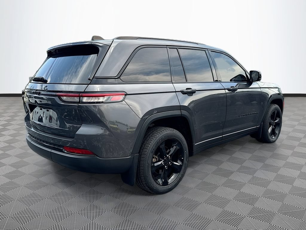 Used 2024 Jeep Grand Cherokee Altitude RWD image 6