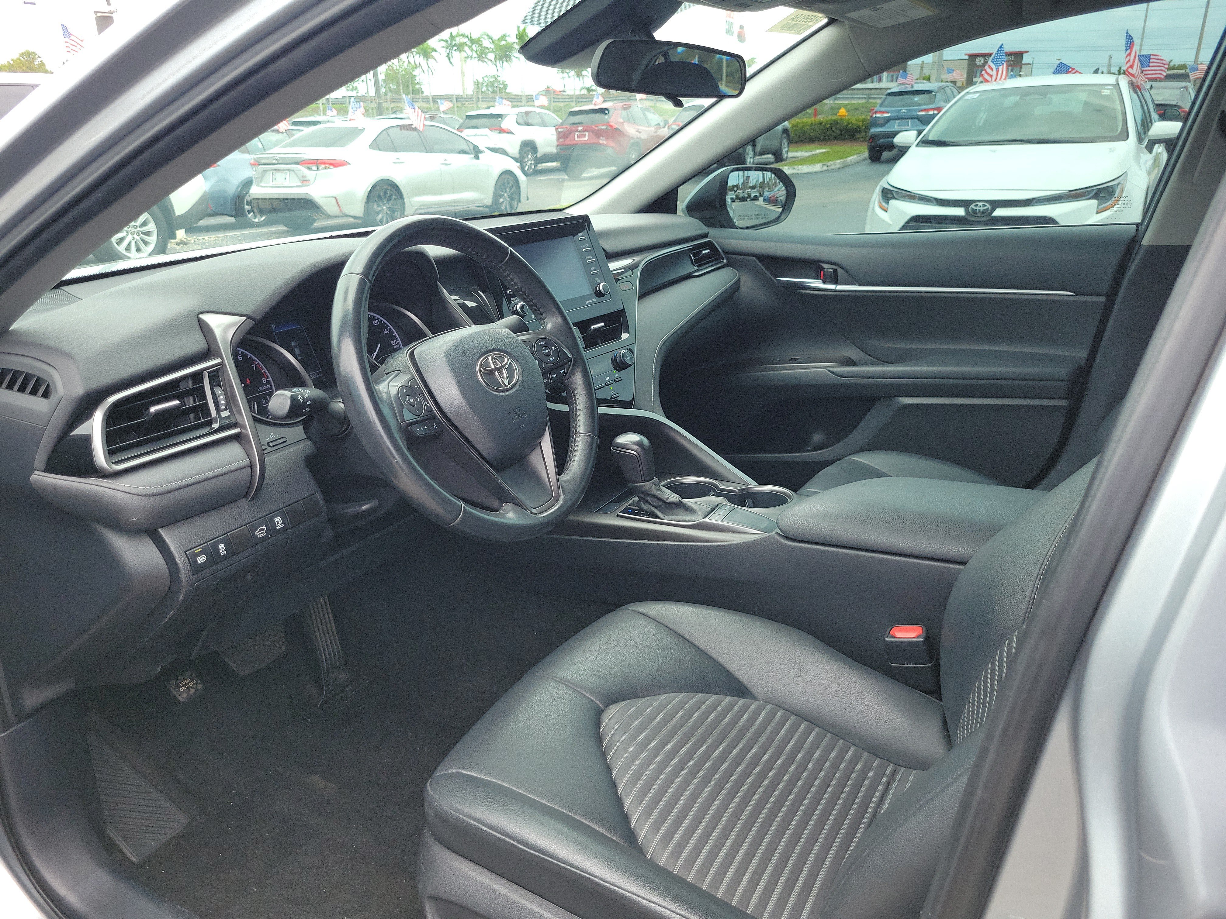 Used 2022 Toyota Camry SE FWD image 19