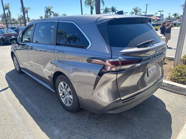 Used 2023 Toyota Sienna LE FWD image 5