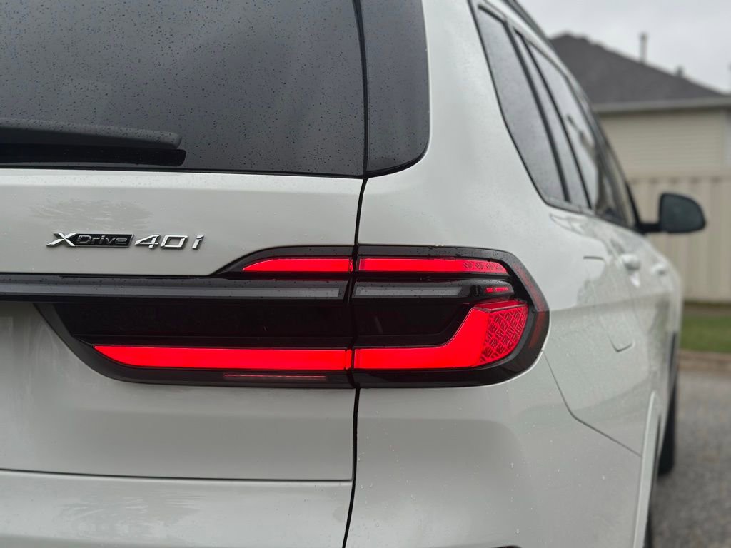 Certified 2025 BMW X7 xDrive40i w/ M Sport Package image 12