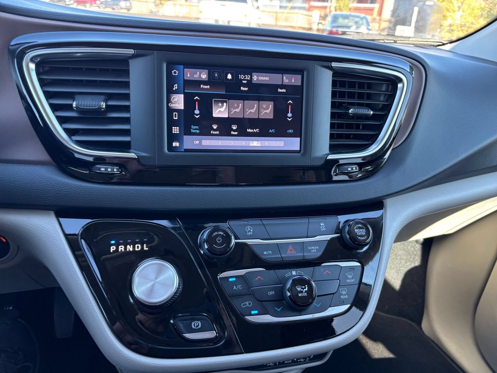 Used 2024 Chrysler Voyager LX FWD image 16