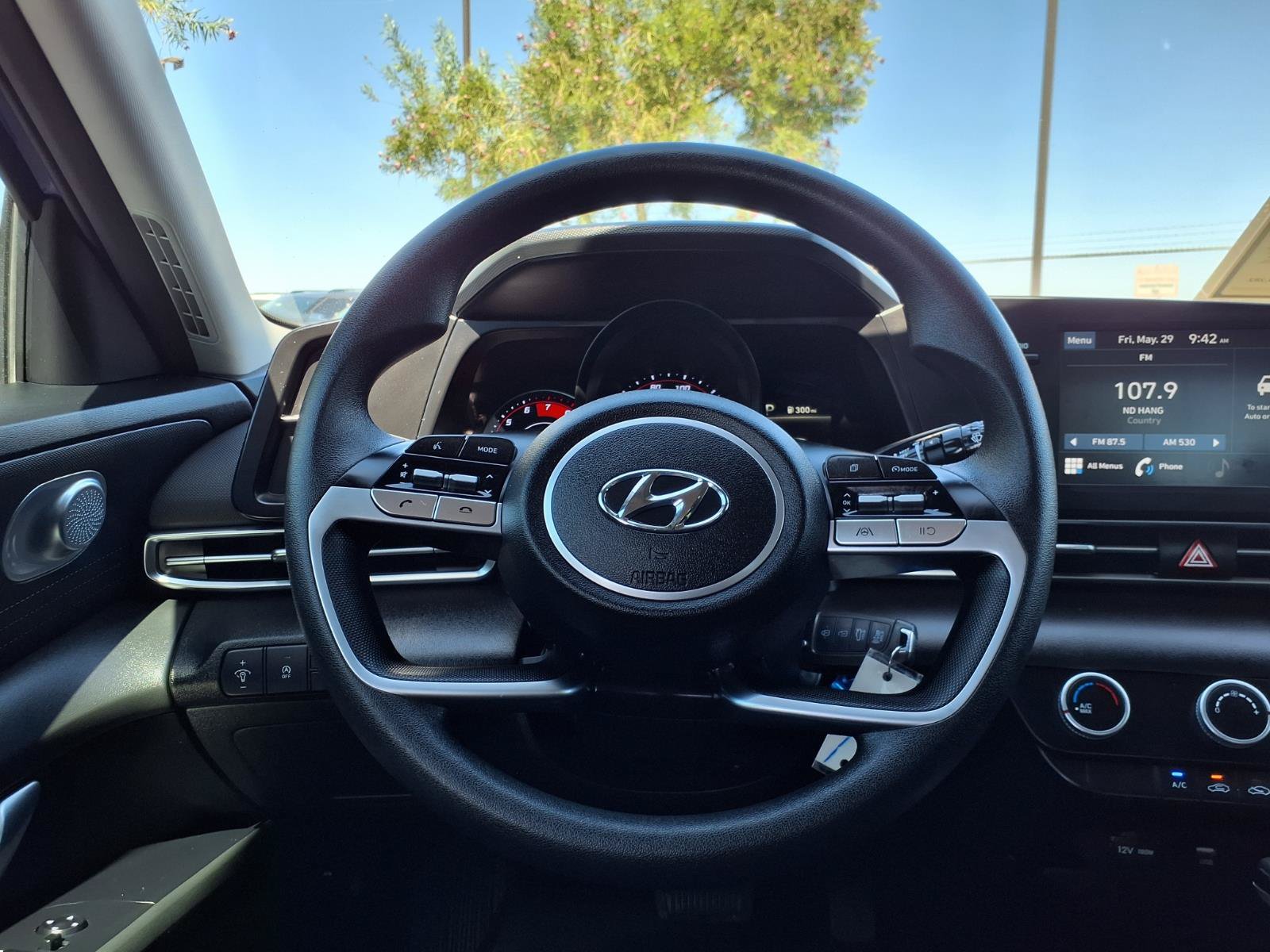 Certified 2023 Hyundai Elantra SE FWD image 19