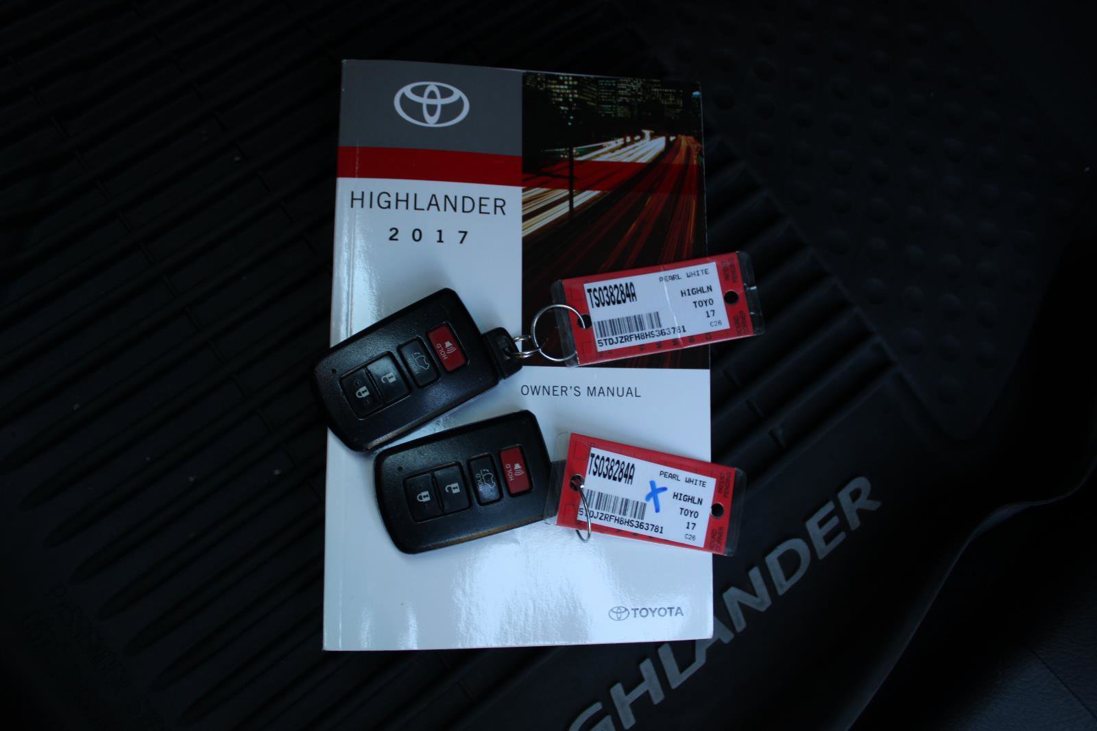 Used 2017 Toyota Highlander XLE image 30