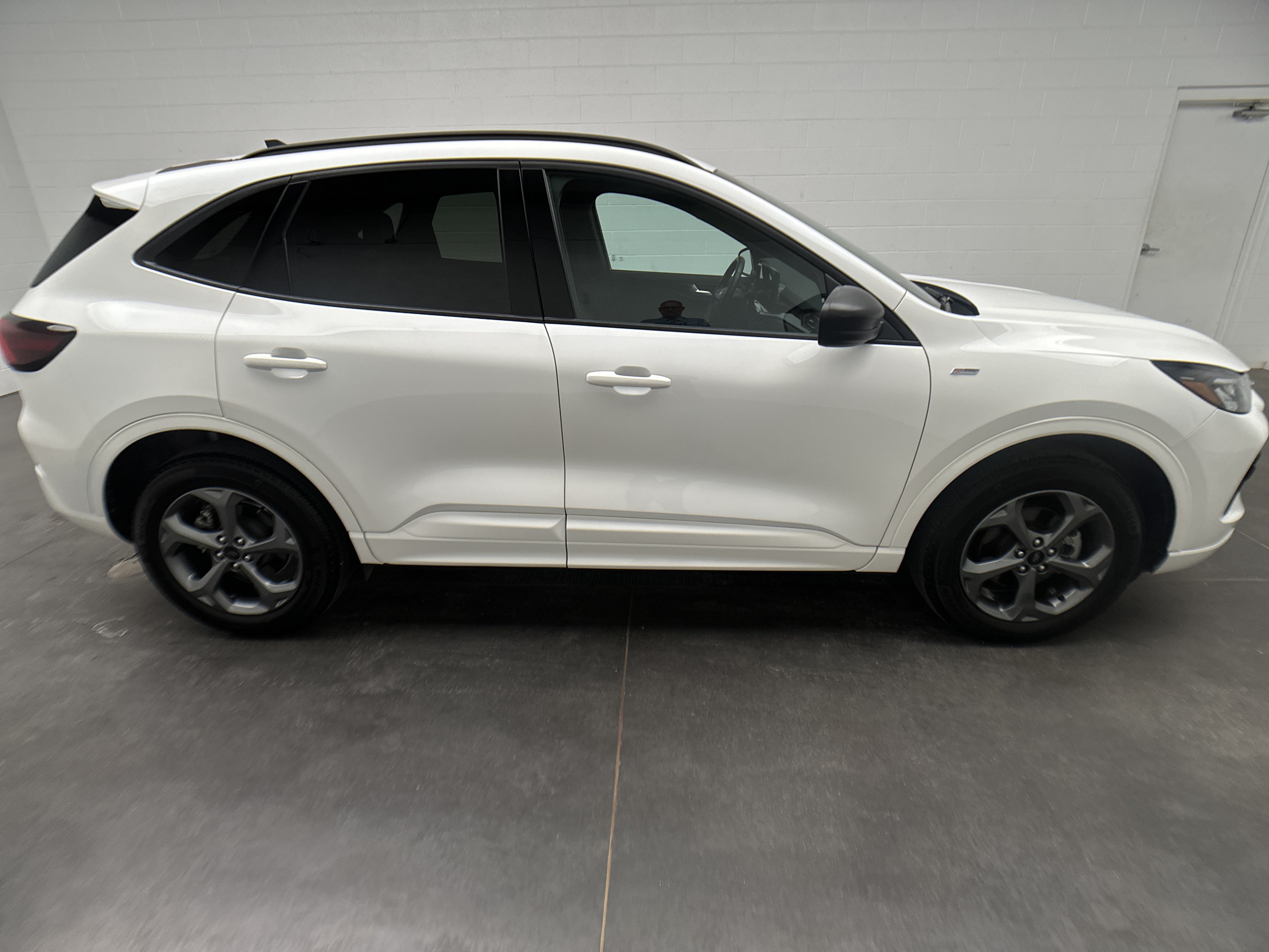 Used 2024 Ford Escape ST-Line w/ Tech Pack #1 AWD/4WD image 10