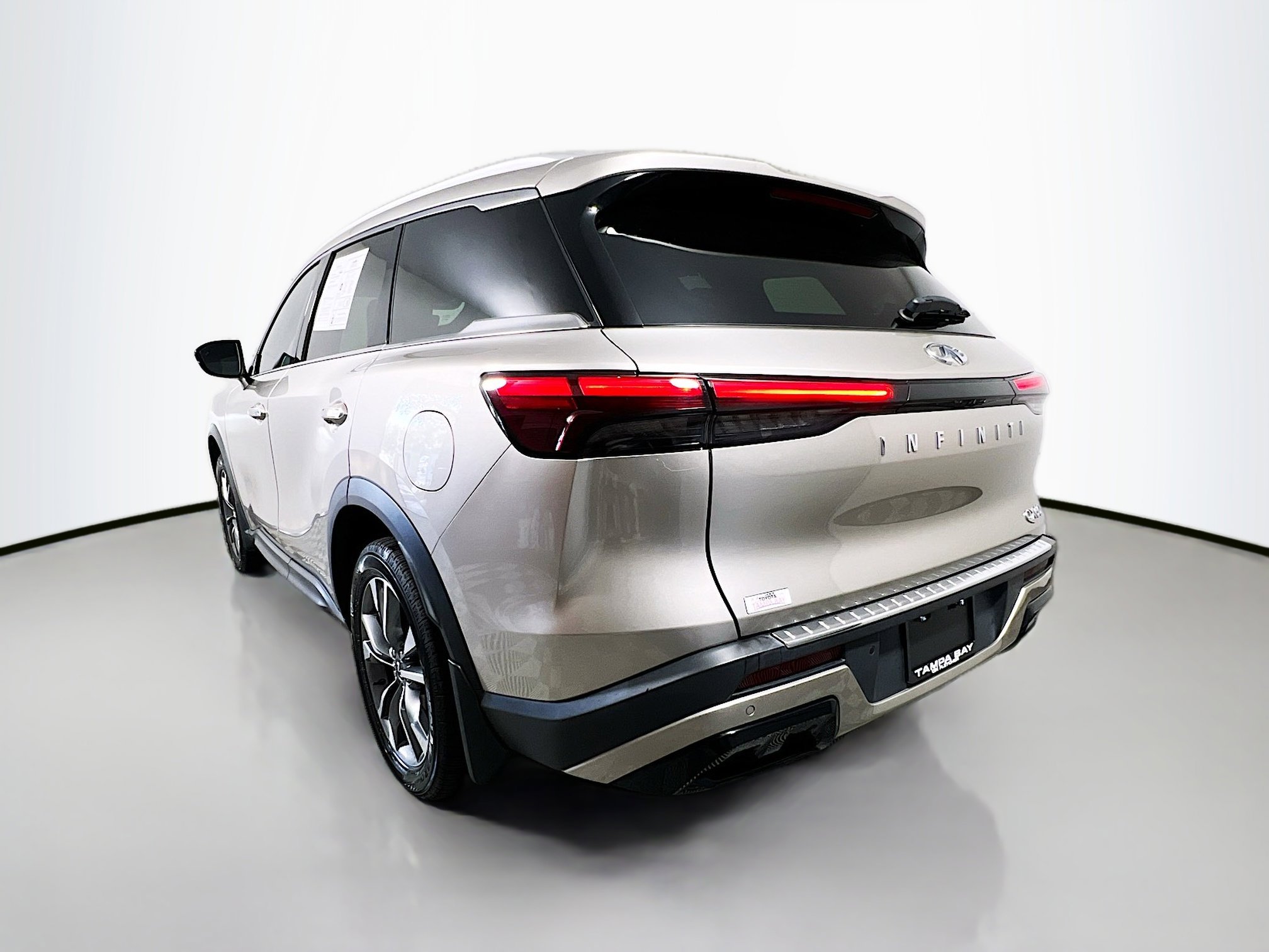 Used 2023 INFINITI QX60 Luxe w/ Cargo Package FWD image 8