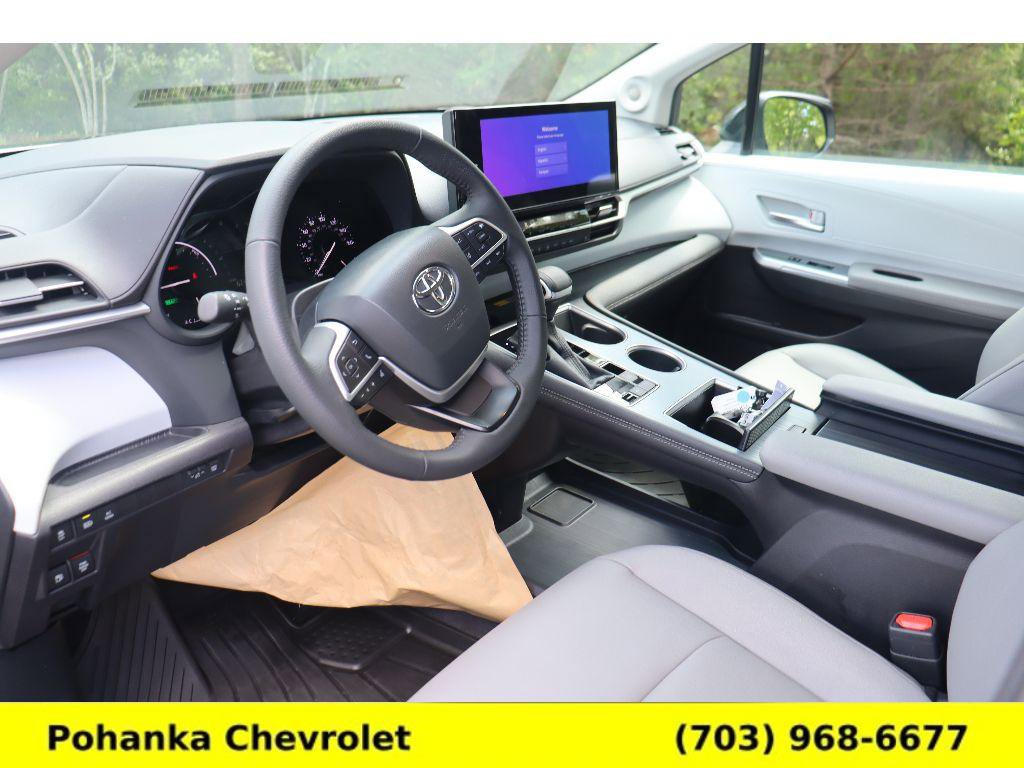 Used 2025 Toyota Sienna XLE w/ XLE Plus Package AWD/4WD image 21