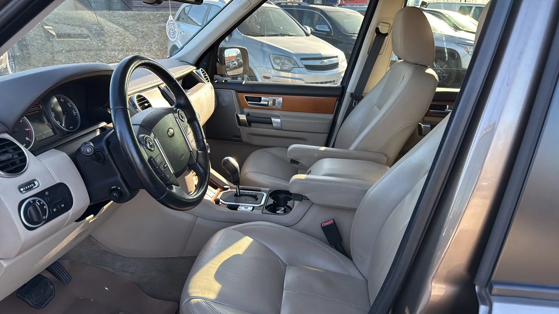 Used 2010 Land Rover LR4 HSE LUX image 3