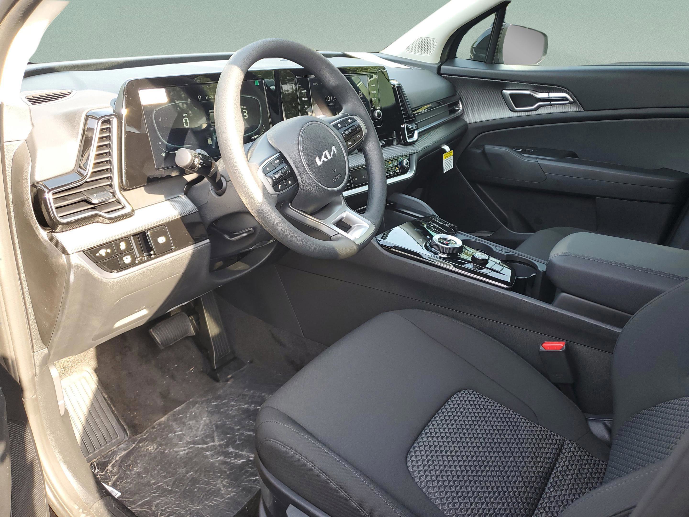 New 2025 Kia Sportage LX image 17