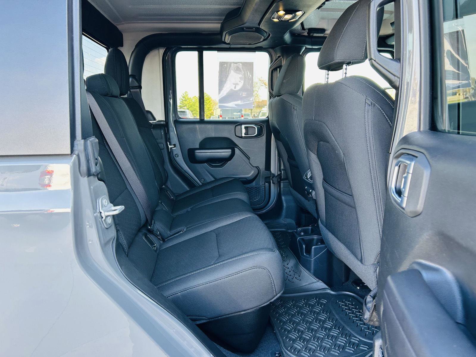 Used 2021 Jeep Gladiator Sport image 27