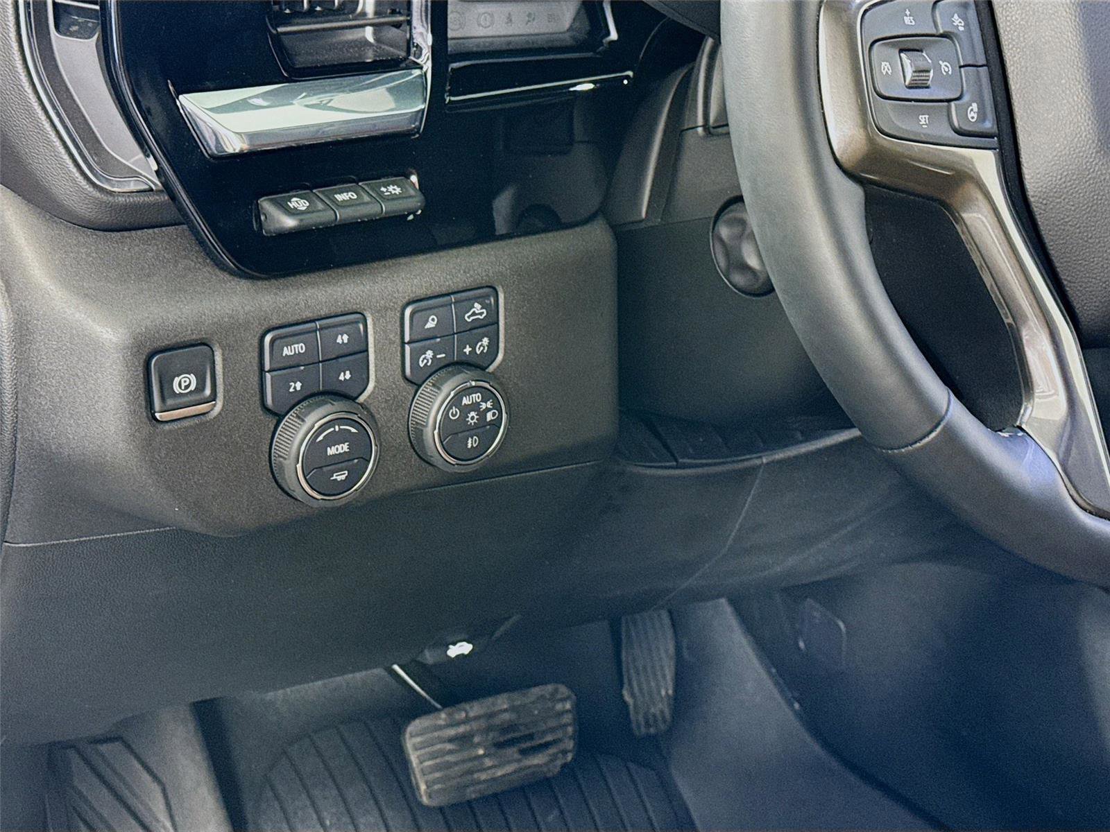 Used 2025 Chevrolet Silverado 1500 High Country w/ Technology Package image 4