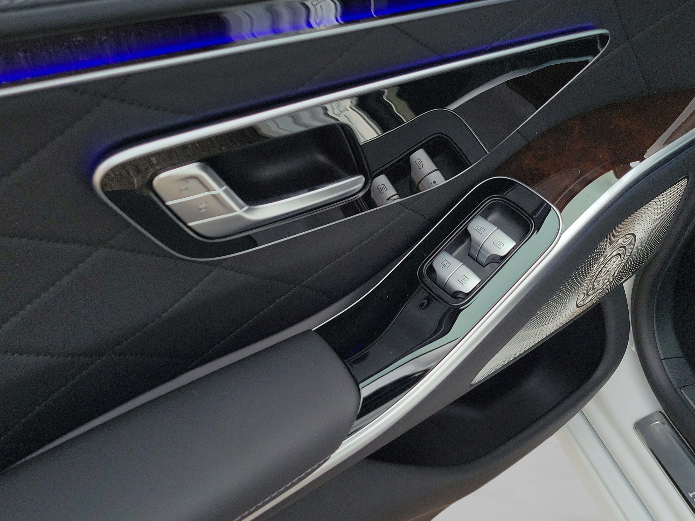 New 2026 Mercedes-Benz S 580e 4MATIC Sedan image 8