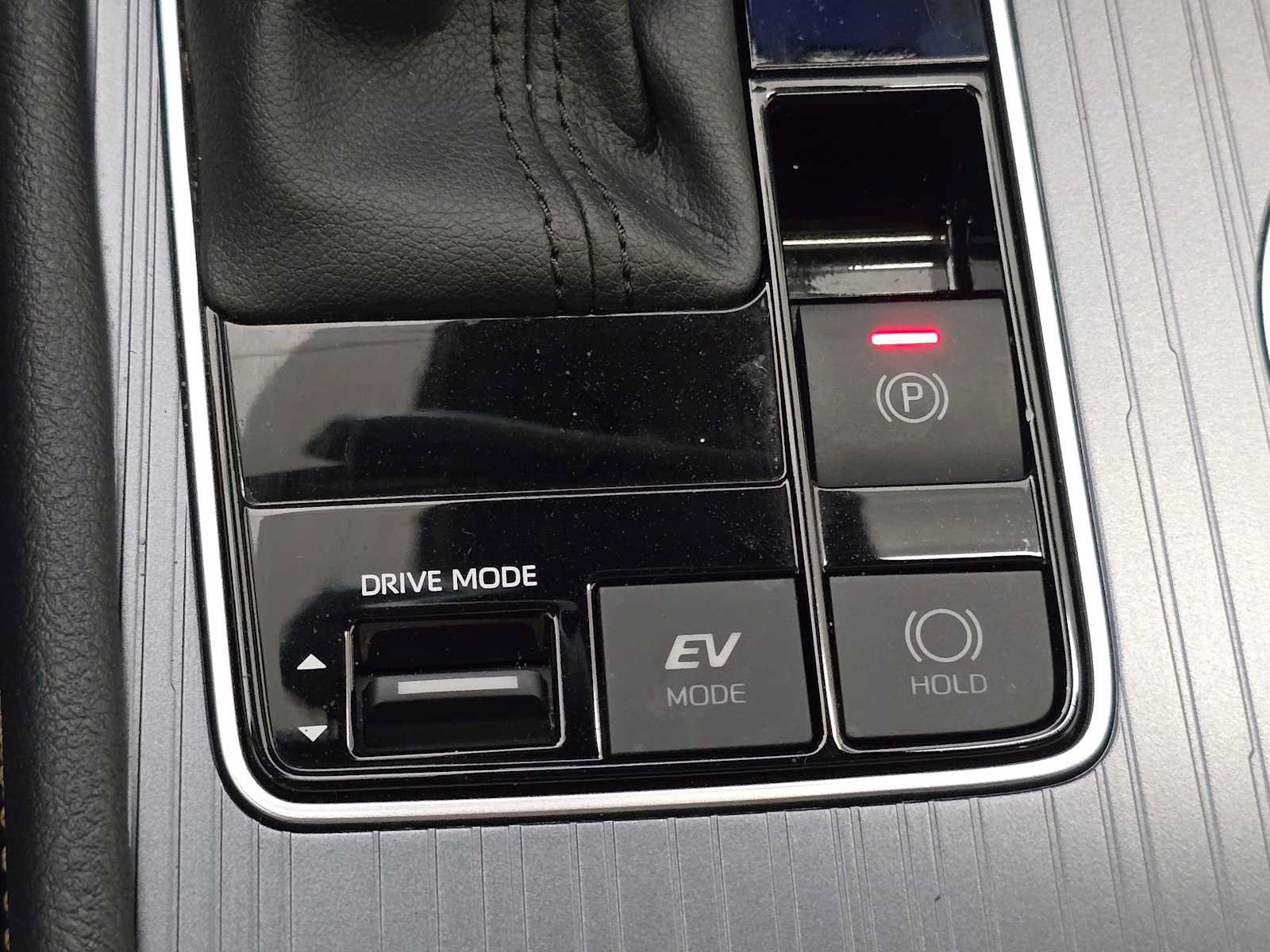 Certified 2024 Toyota Sienna XLE Woodland Edition AWD/4WD image 16