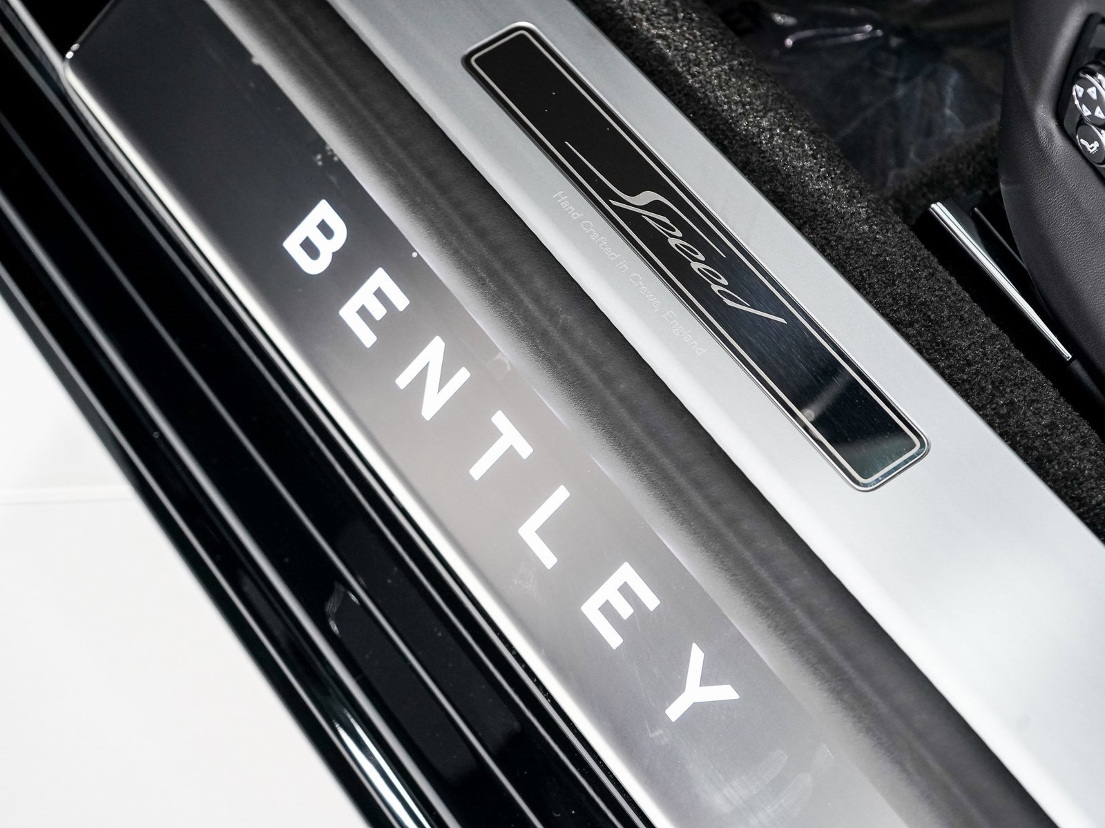 Certified 2025 Bentley Flying Spur Plug-In Hybrid image 13